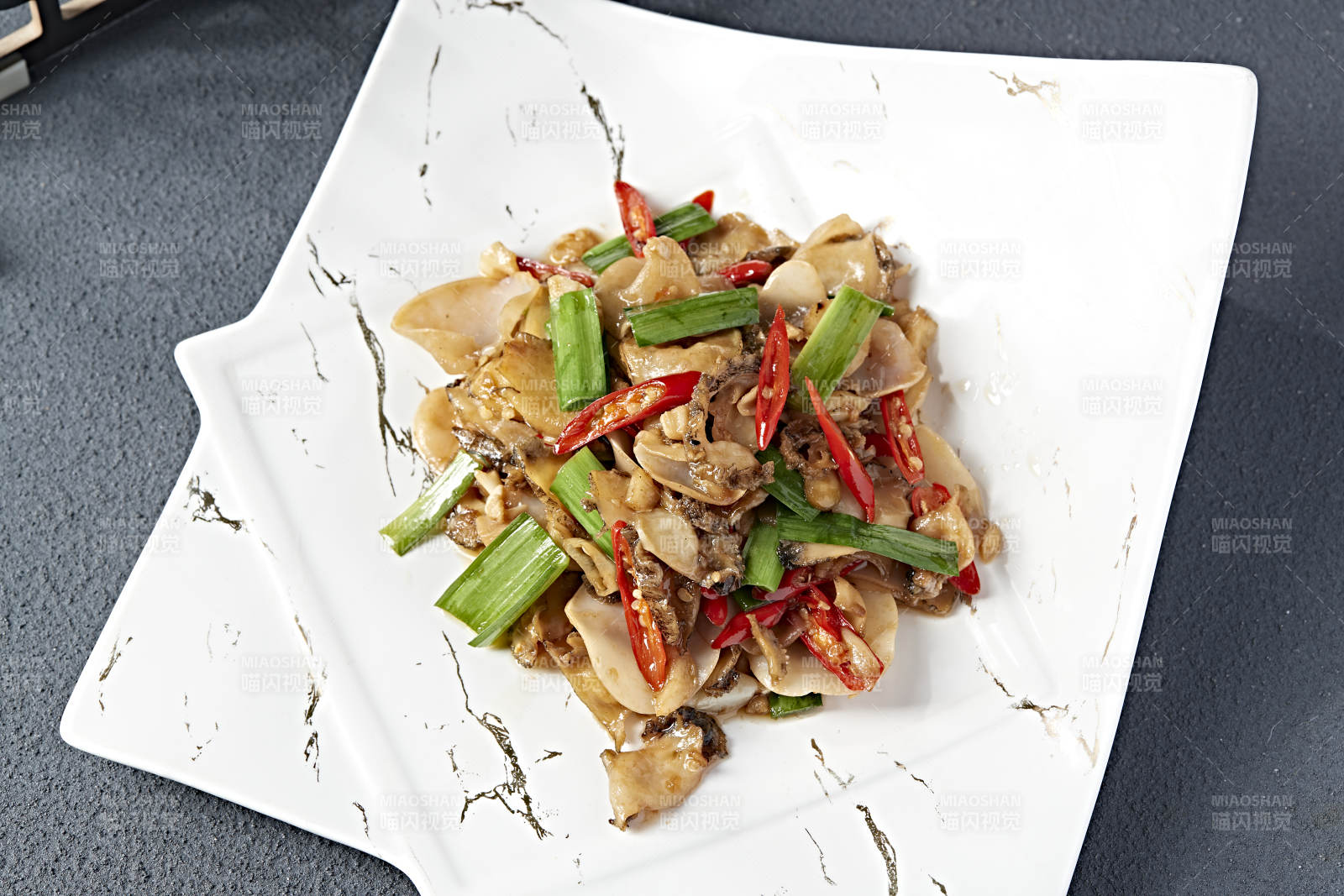 蒜苗辣炒白木耳鲜鲍鱼片图片