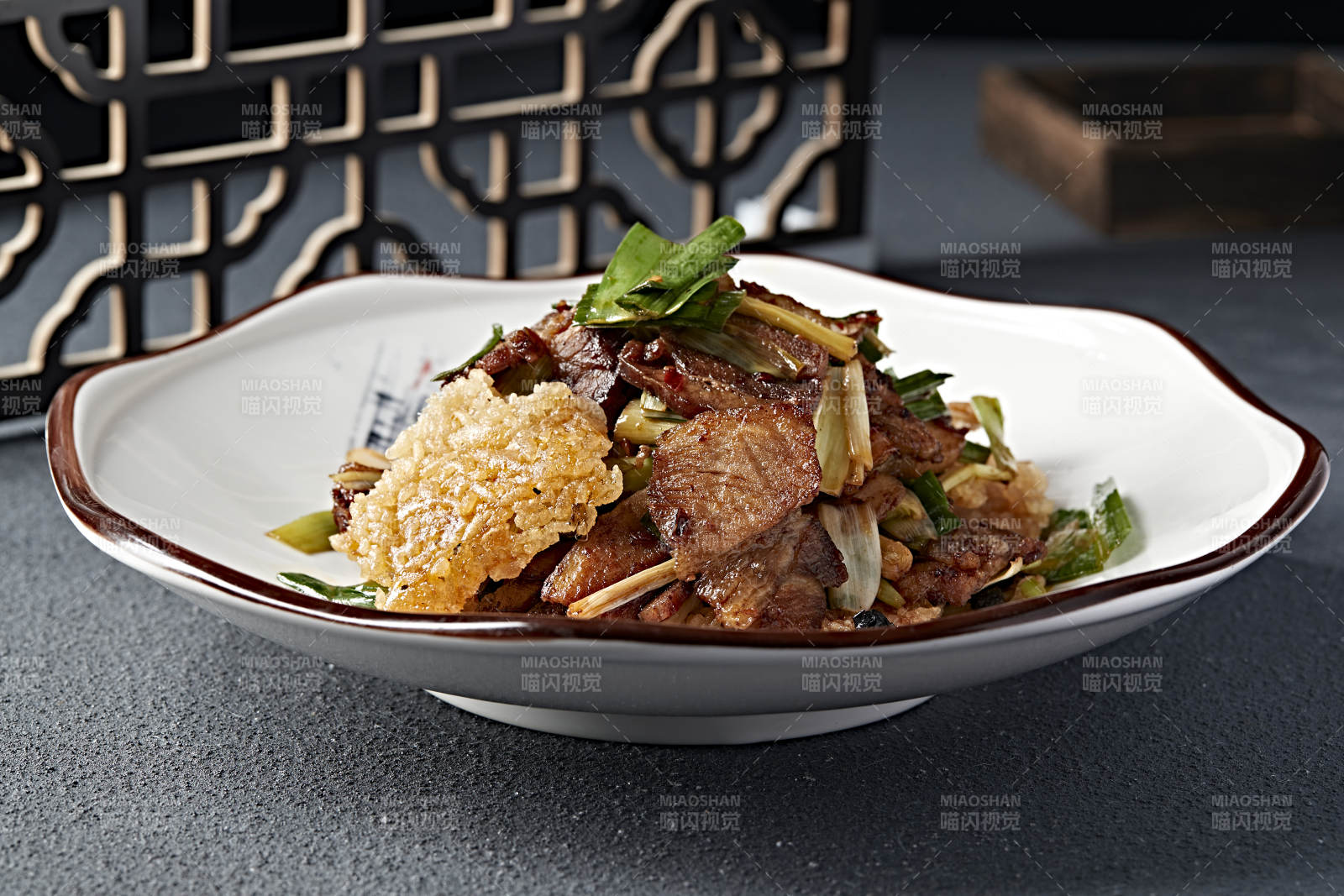 蒜苗火爆锅巴回锅肉图片