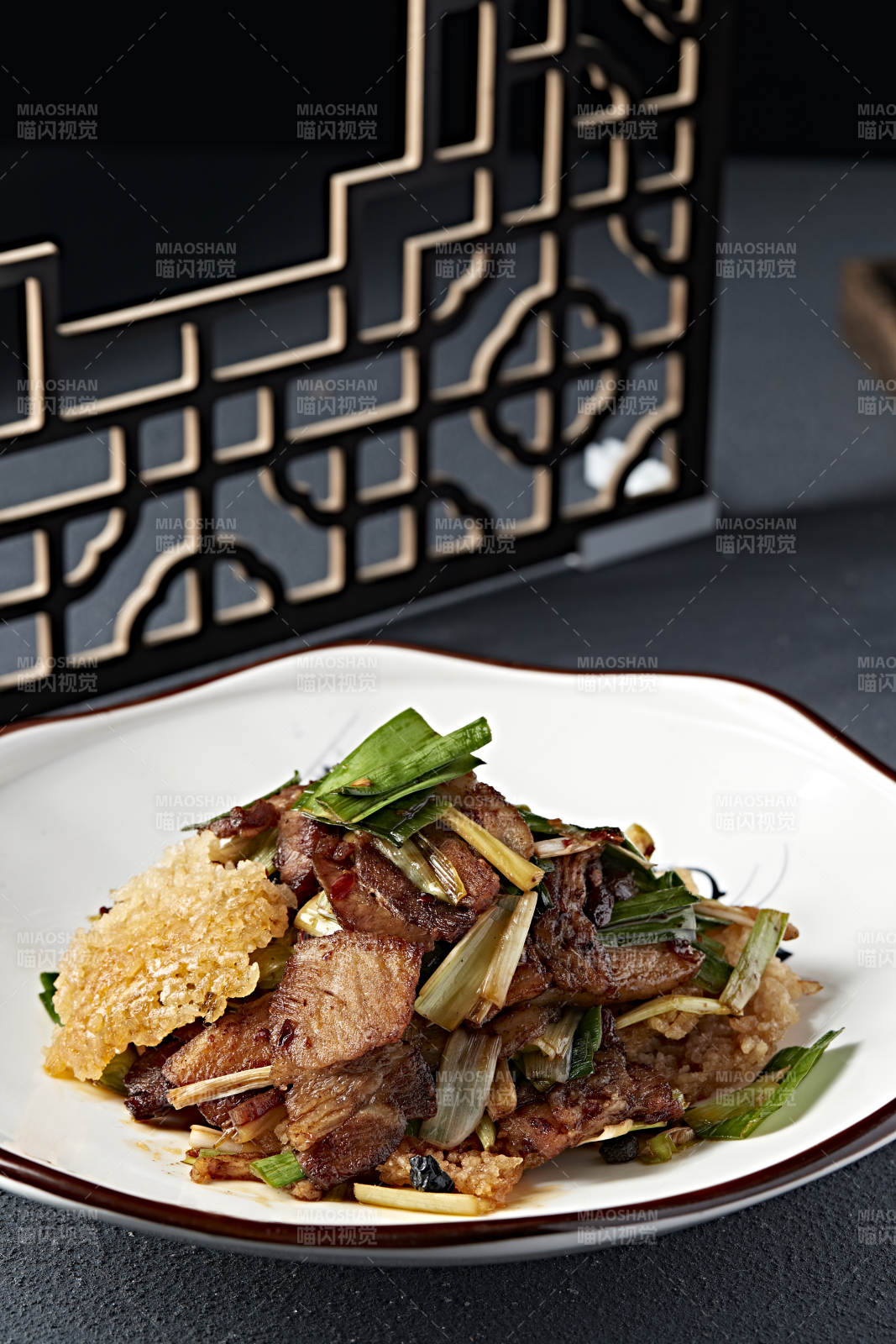 蒜苗火爆锅巴回锅肉图片