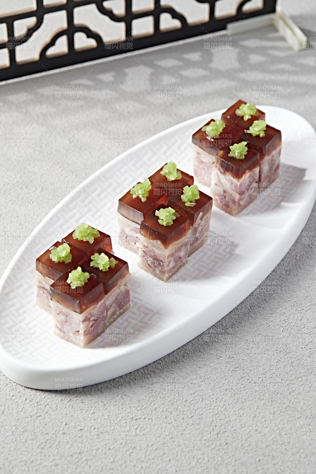 五香压肘花皮冻图片