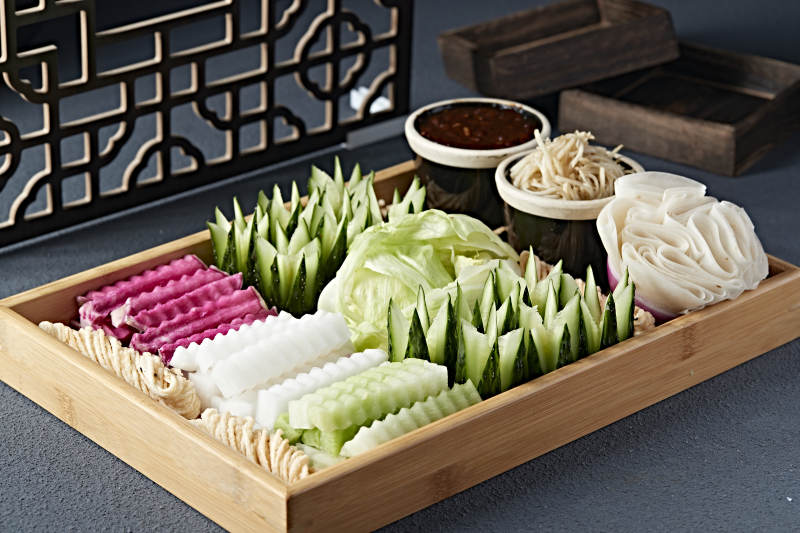 东北农家蘸酱菜卷饼大拼盘图片