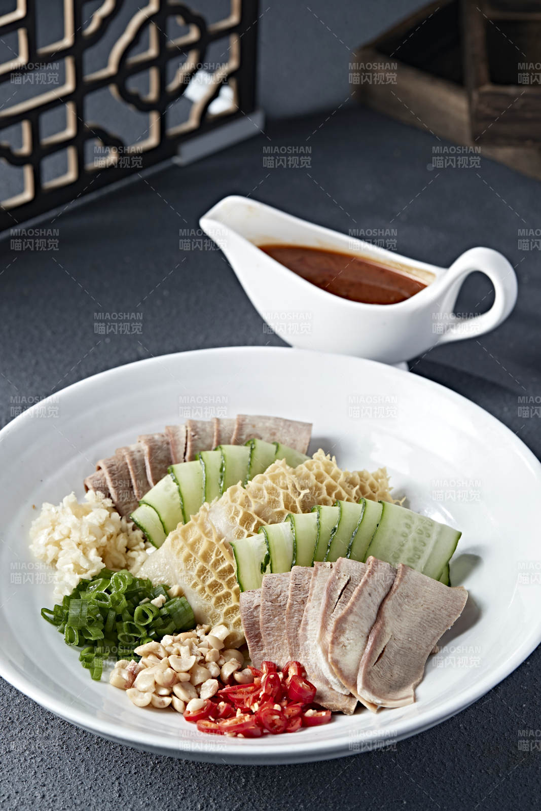 浇汁时蔬牛舌金钱肚图片