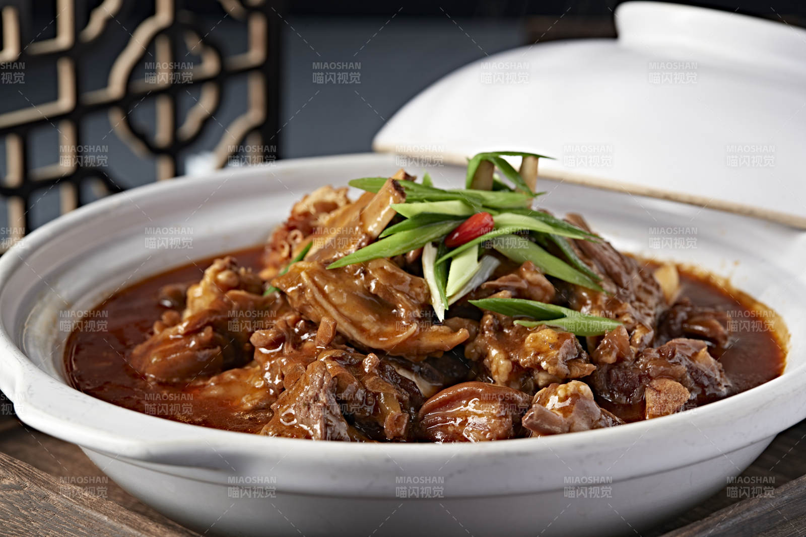 砂锅红焖香辣羊排带皮羊肉图片