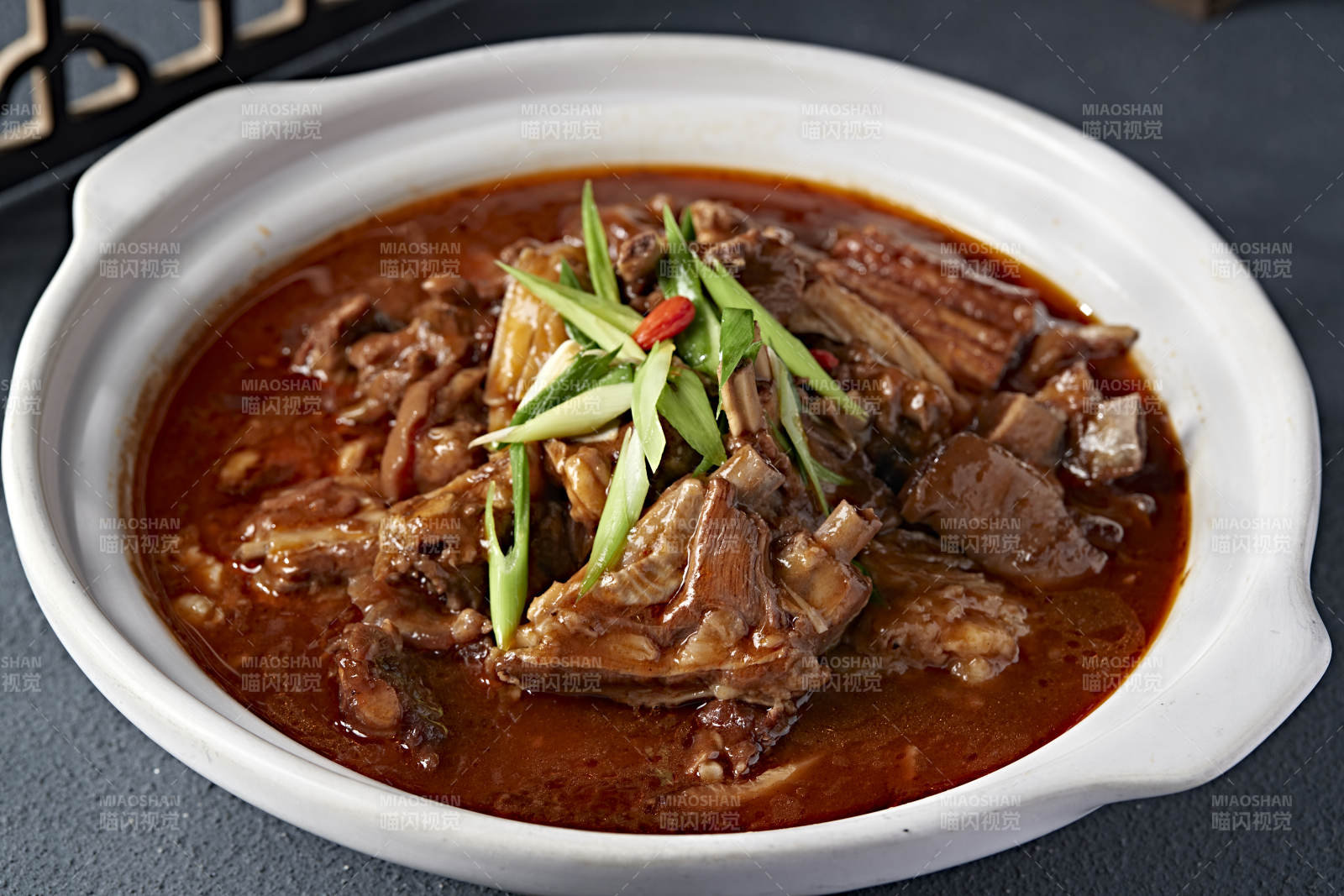 砂锅红焖香辣羊排带皮羊肉图片