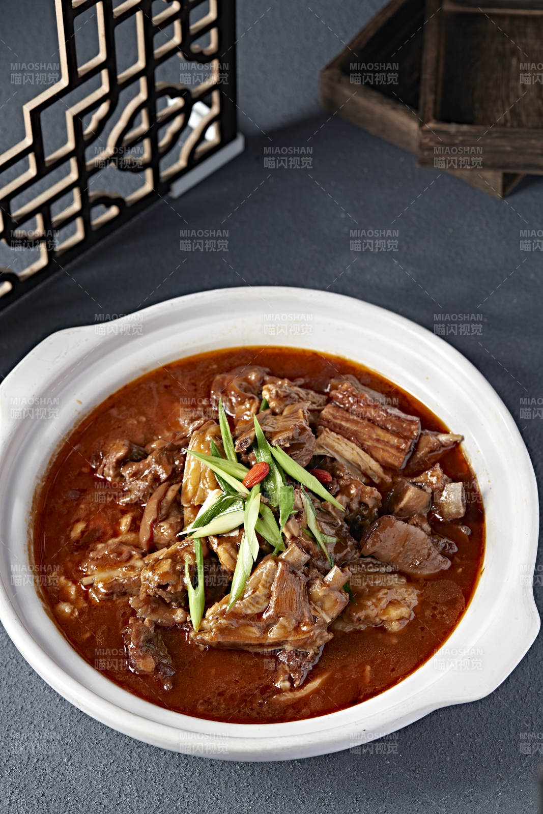 砂锅红焖香辣羊排带皮羊肉图片