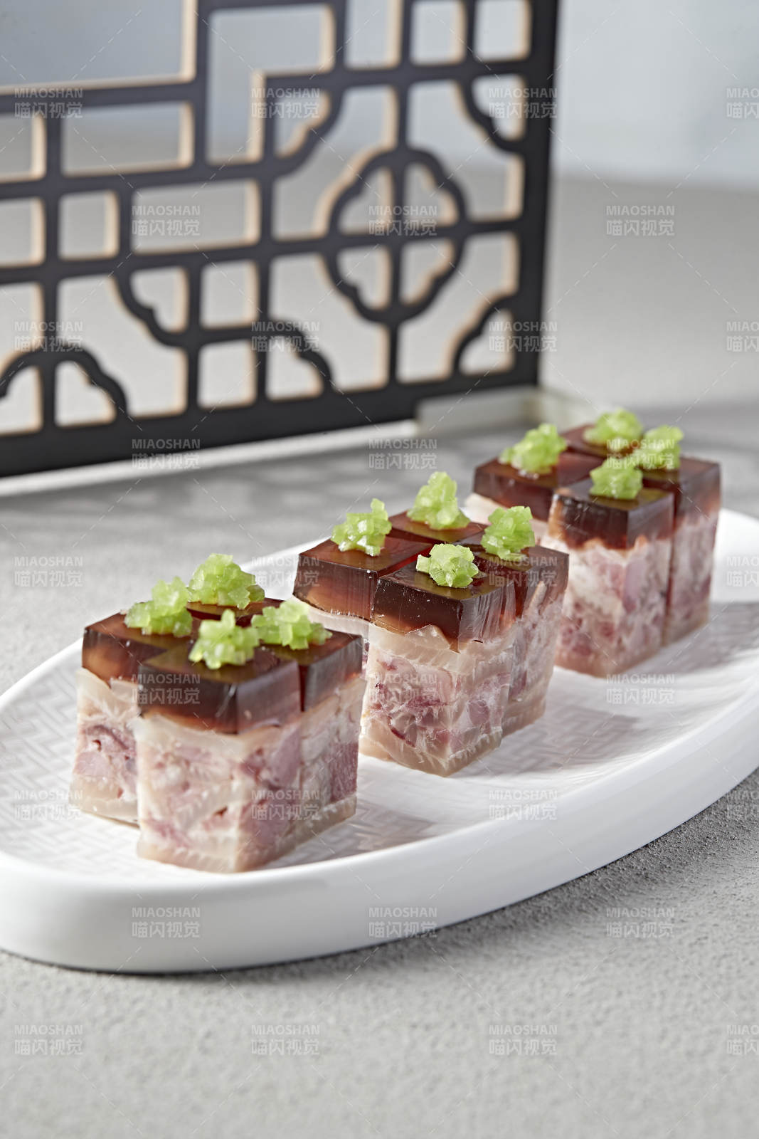 五香压肘花皮冻图片