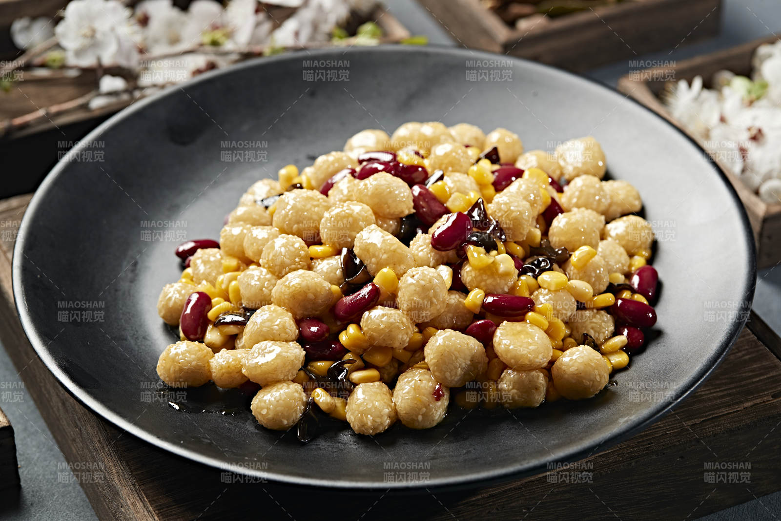 木耳蜜豆玉米炒迷你麻团图片