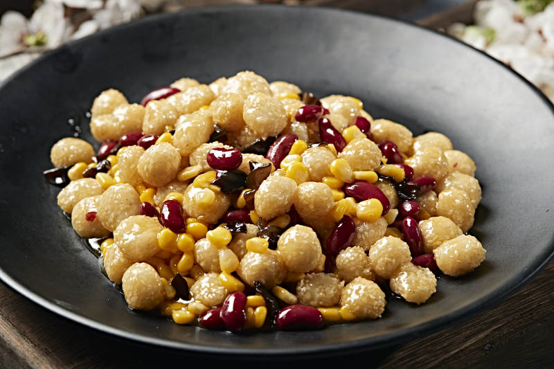 木耳蜜豆玉米炒迷你麻团图片