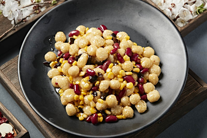 木耳蜜豆玉米炒迷你麻团图片