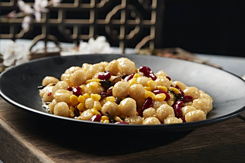 木耳蜜豆玉米炒迷你麻团图片