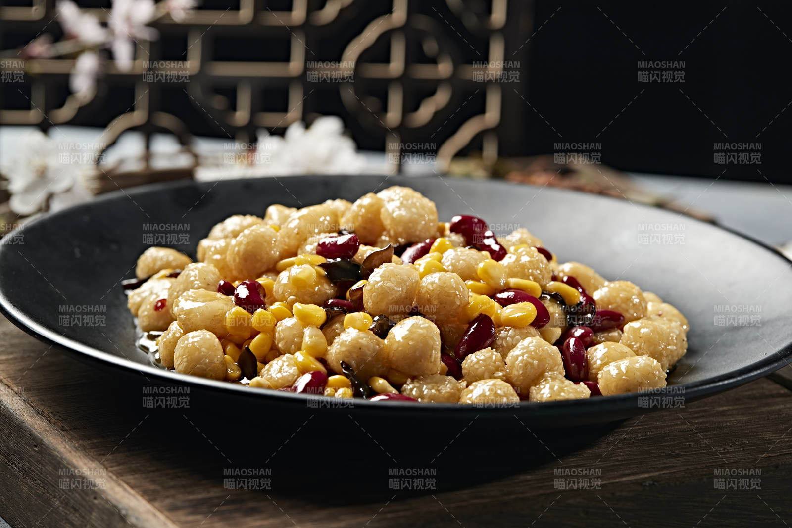 木耳蜜豆玉米炒迷你麻团图片