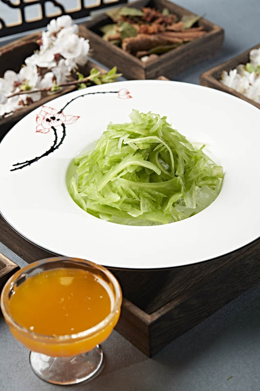 凉拌苦瓜丝配蘸料鸡汁图片