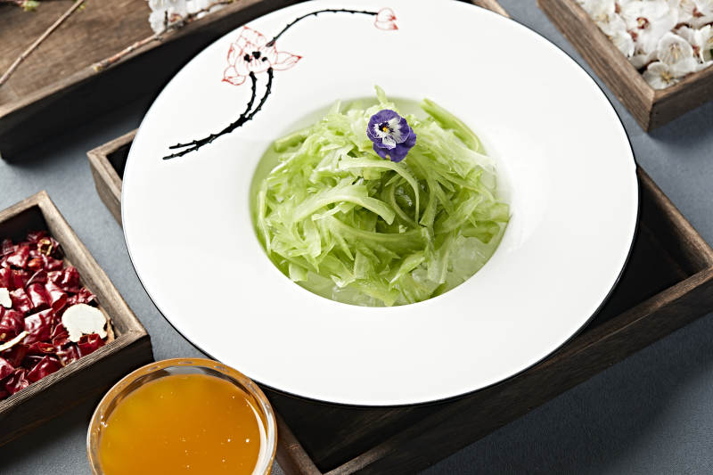 凉拌苦瓜丝配蘸料鸡汁图片