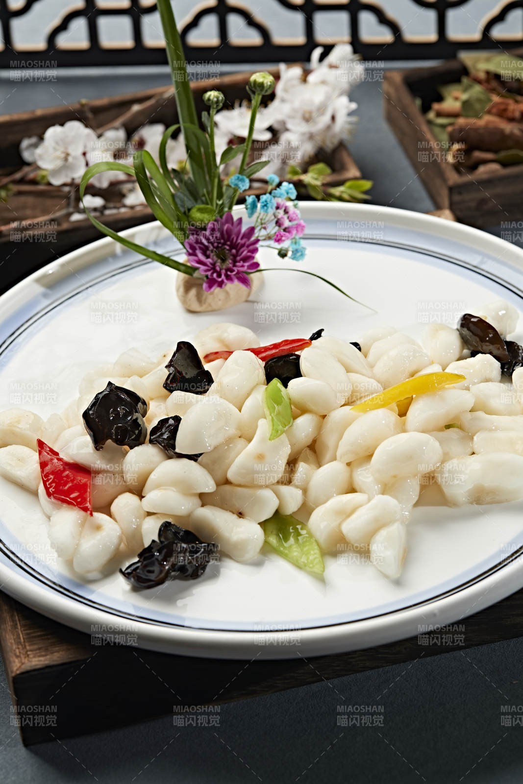 荷塘月色彩椒木耳炒马蹄荸荠图片