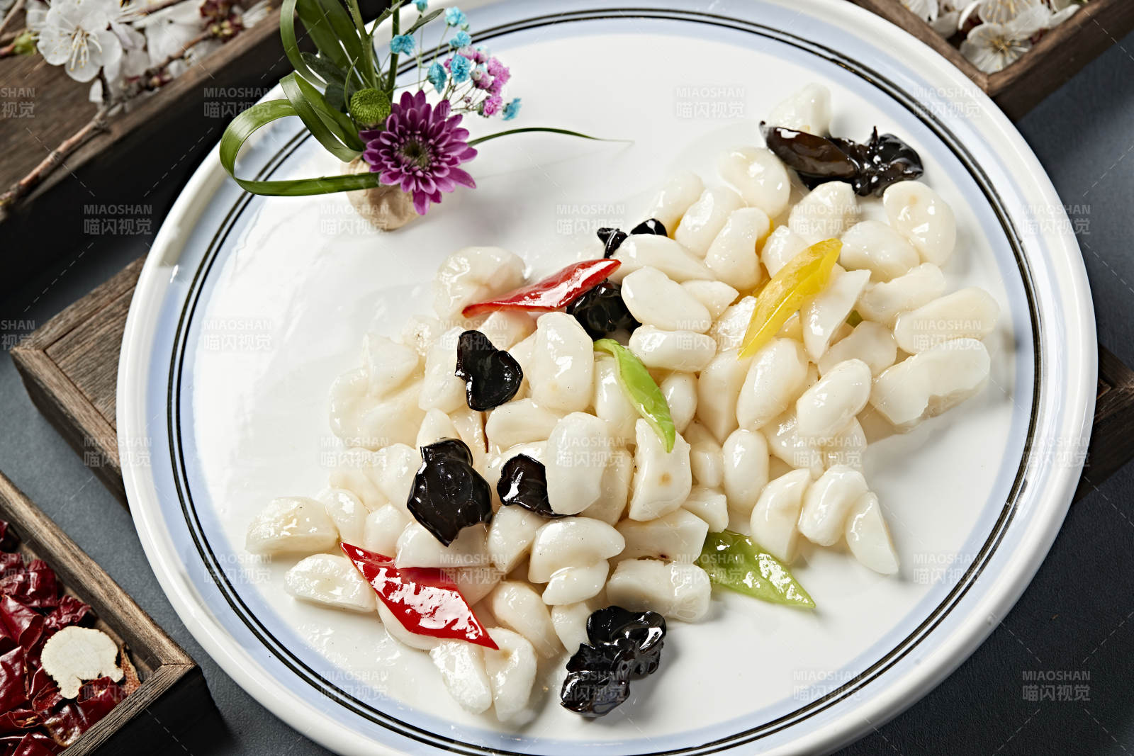 荷塘月色彩椒木耳炒马蹄荸荠图片