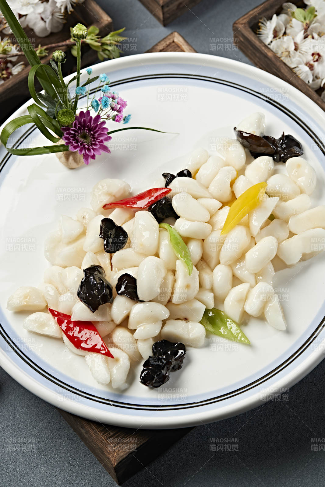 荷塘月色彩椒木耳炒马蹄荸荠图片