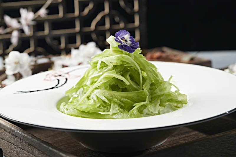 凉拌苦瓜丝配蘸料鸡汁图片