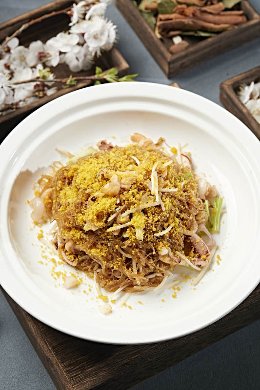 咸蛋黄芽菜水晶粉炒鱿鱼须图片