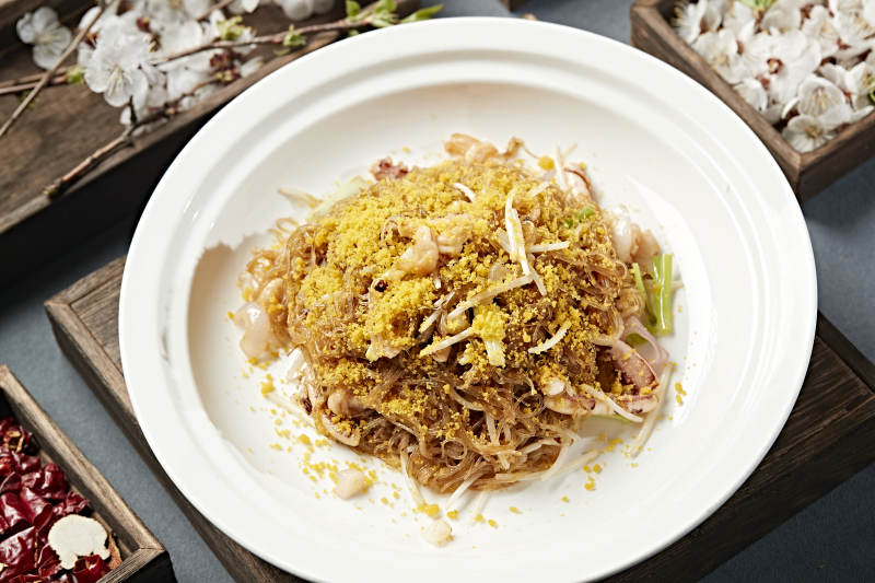 咸蛋黄芽菜水晶粉炒鱿鱼须图片