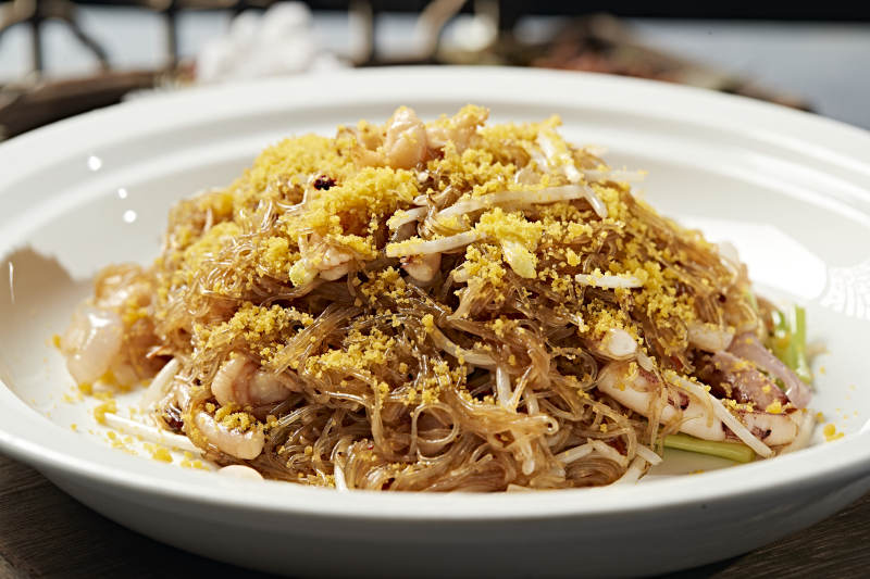 咸蛋黄芽菜水晶粉炒鱿鱼须图片