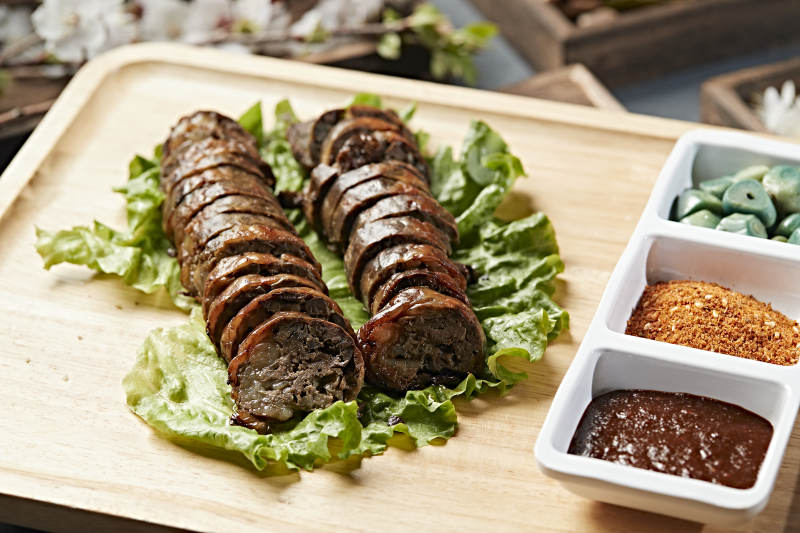 炭烤包油牛肝切片图片