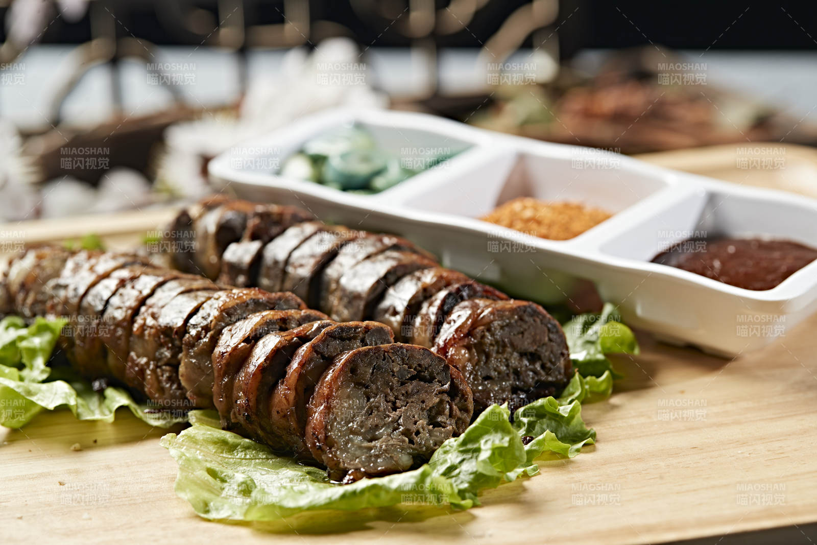 炭烤包油牛肝切片图片