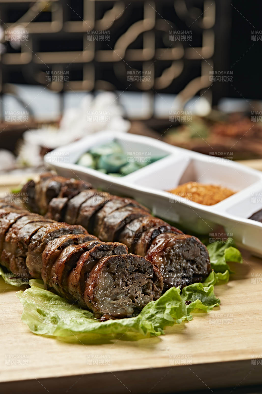 炭烤包油牛肝切片图片