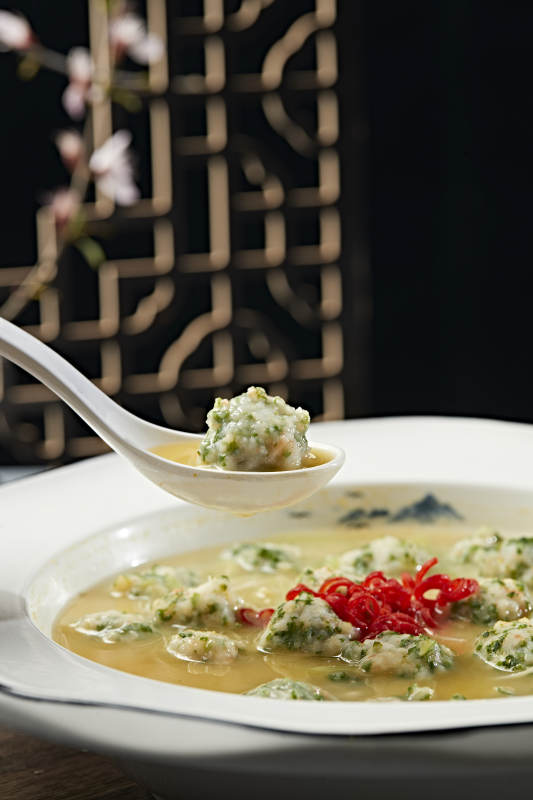 浓汤炖煮香菜虾滑丸图片