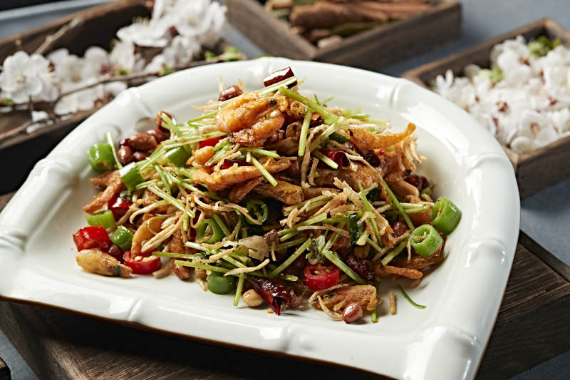 香辣米椒馓子爆炒小河虾图片