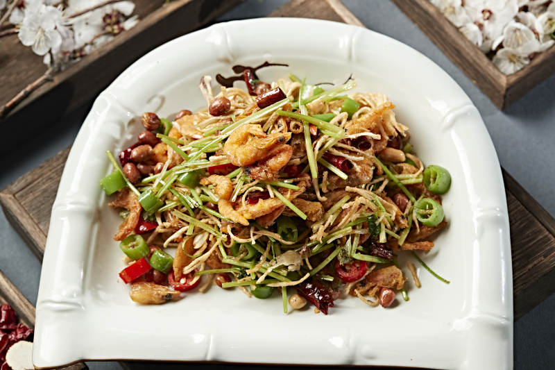 香辣米椒馓子爆炒小河虾图片