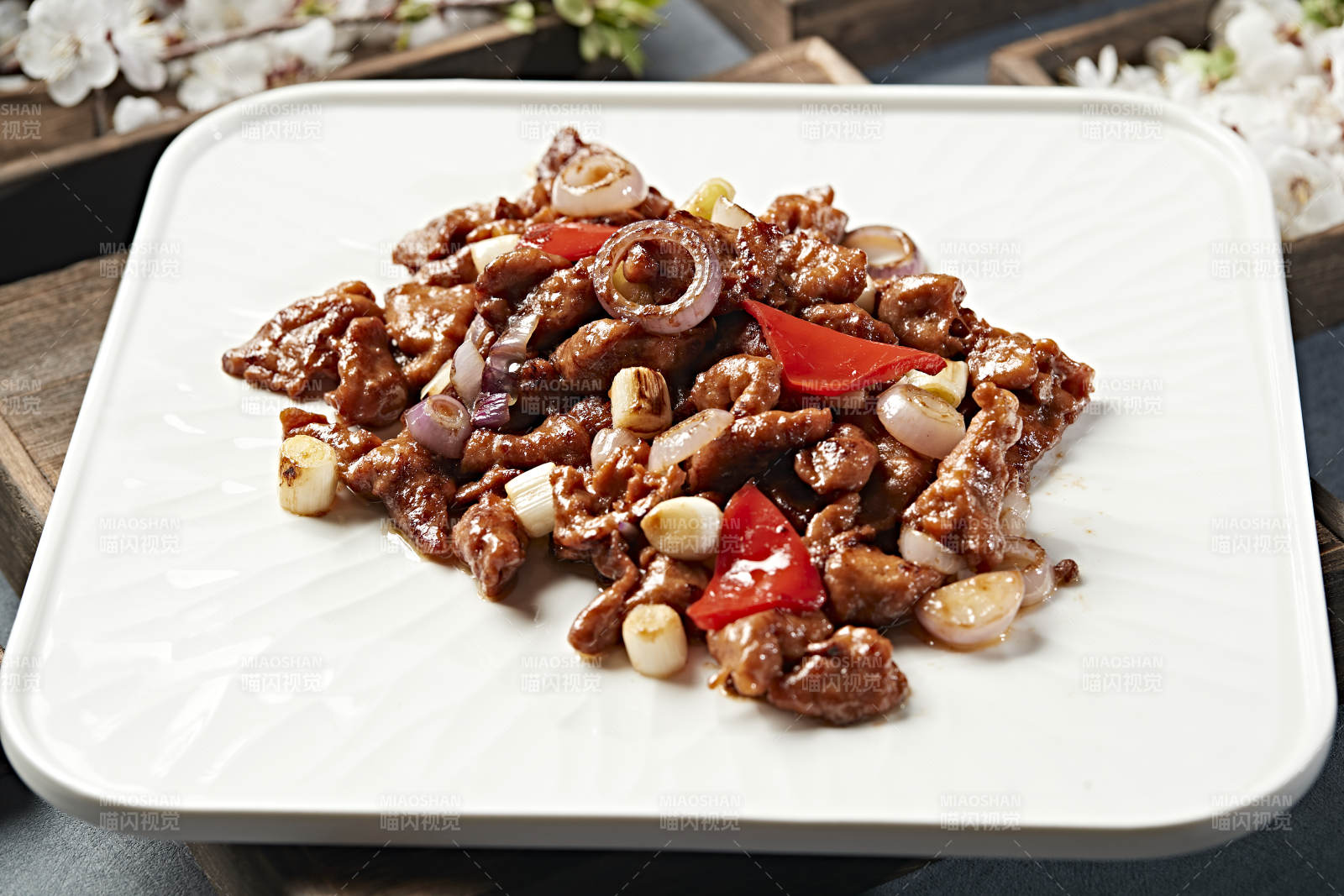 葱香彩椒烧黄牛肉牛柳图片