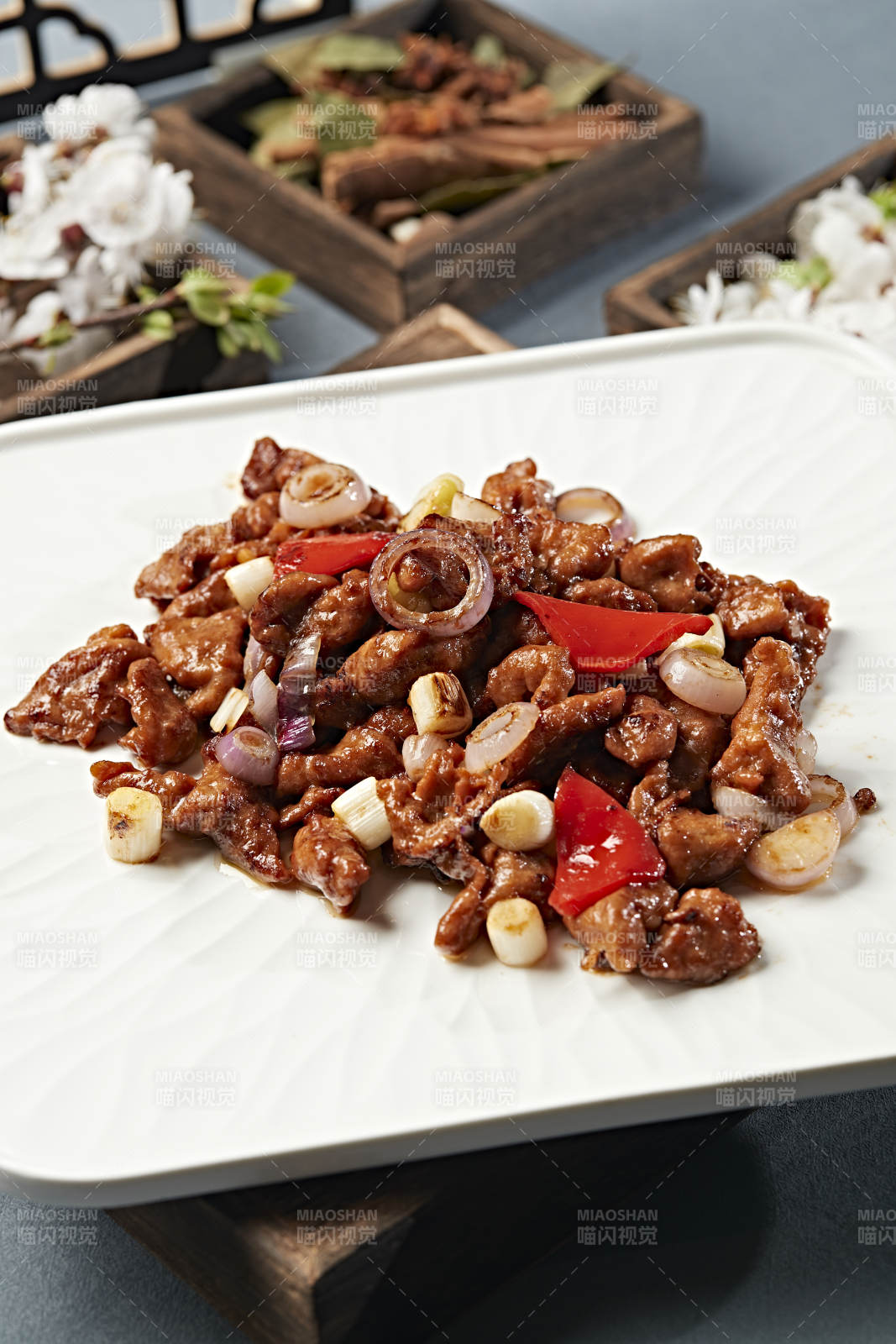 葱香彩椒烧黄牛肉牛柳图片