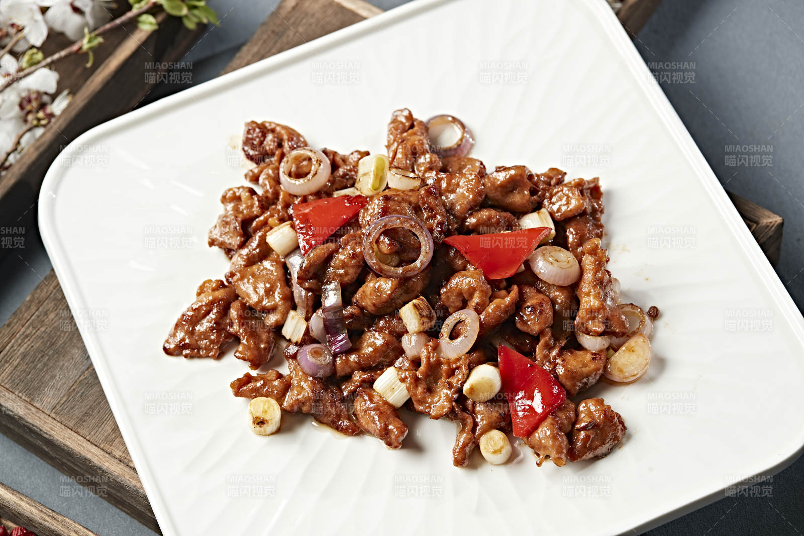 葱香彩椒烧黄牛肉牛柳图片