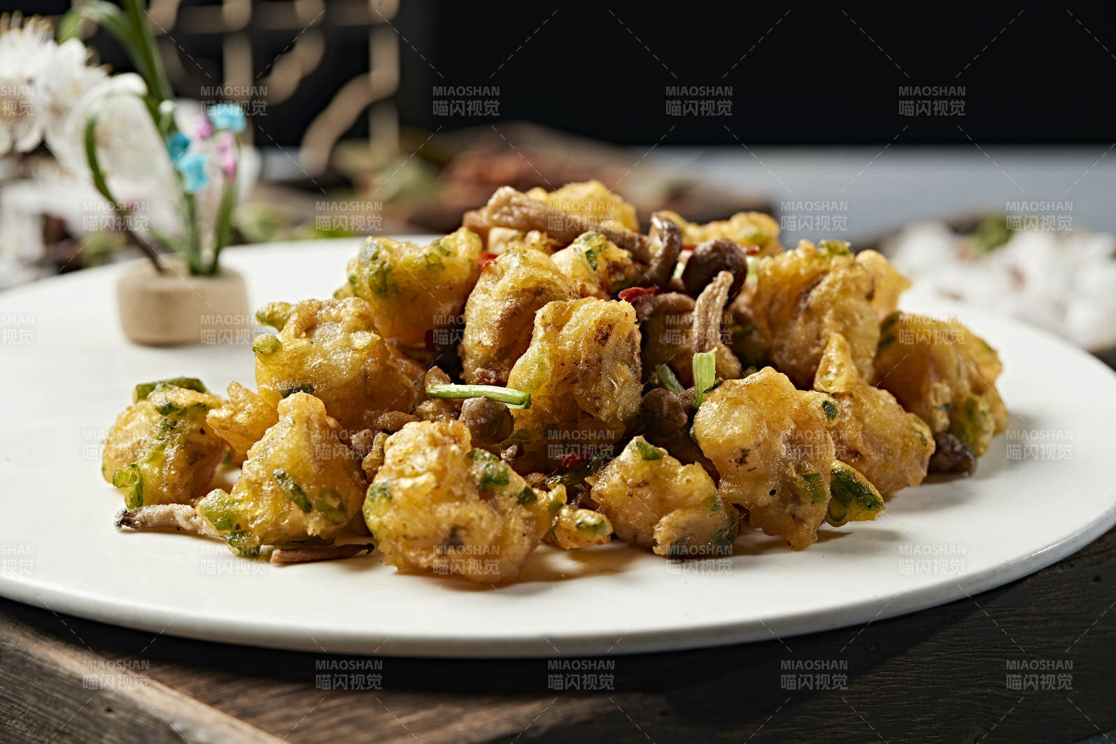 油炸海蛎子扇贝肉配海鲜菇图片