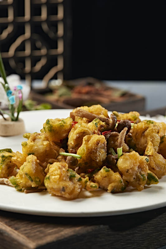 油炸海蛎子扇贝肉配海鲜菇图片