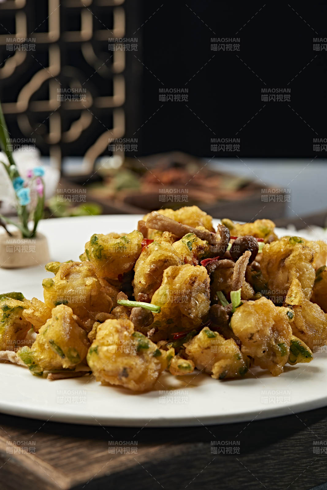 油炸海蛎子扇贝肉配海鲜菇图片