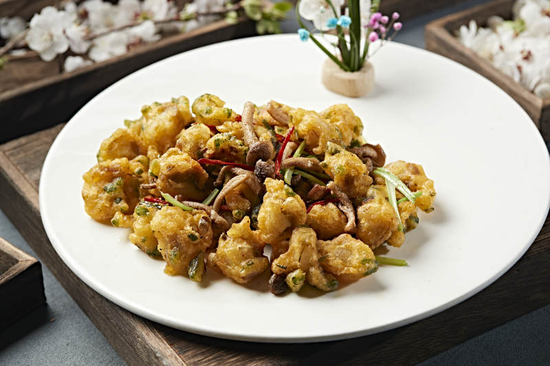 油炸海蛎子扇贝肉配海鲜菇图片