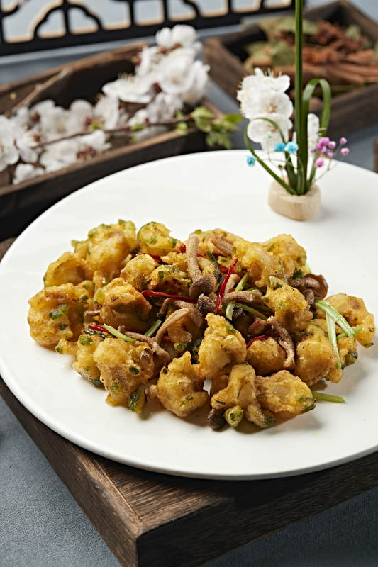 油炸海蛎子扇贝肉配海鲜菇图片