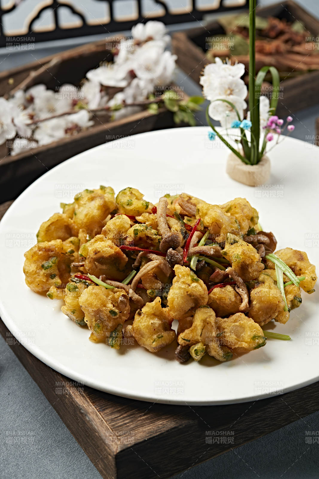 油炸海蛎子扇贝肉配海鲜菇图片