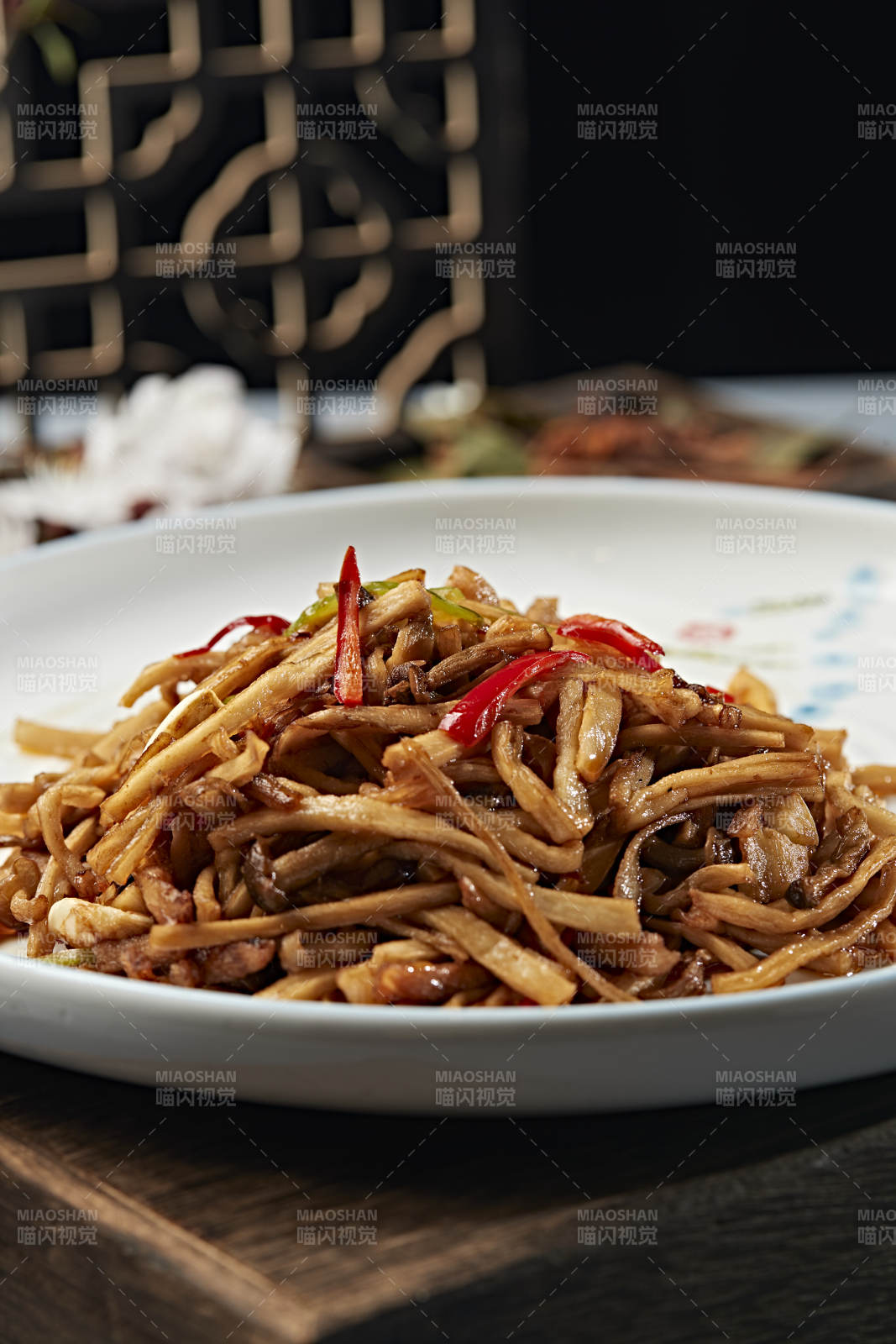 彩椒丝肉丝炒杏鲍菇丝图片