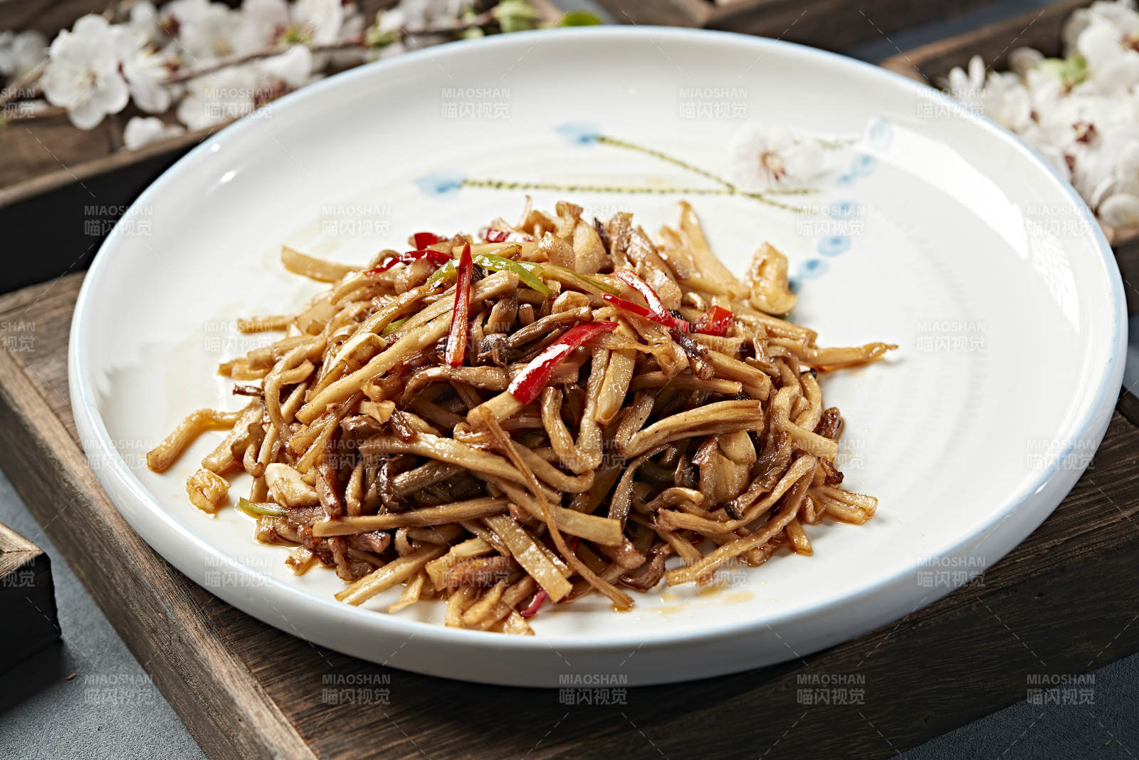 彩椒丝肉丝炒杏鲍菇丝图片