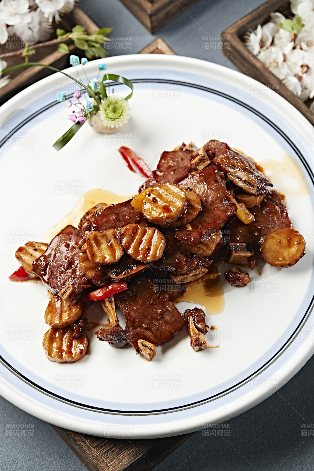 黑椒杏鲍菇牛仔骨图片