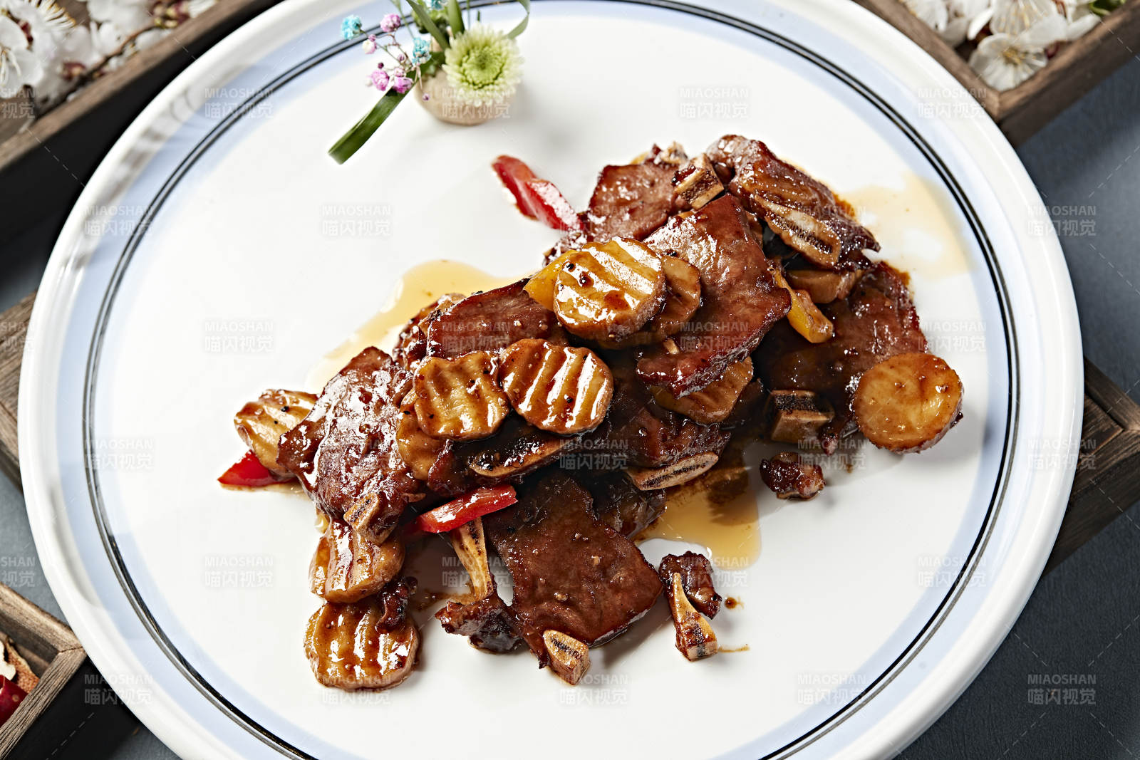 黑椒杏鲍菇牛仔骨图片