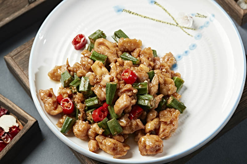 米椒秋葵炒鸡腿肉图片