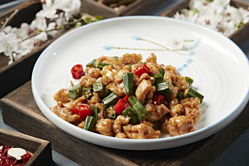 米椒秋葵炒鸡腿肉图片