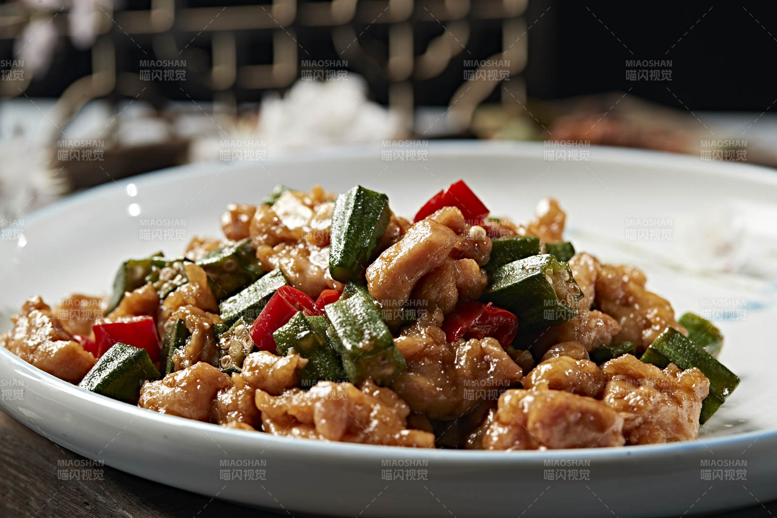 米椒秋葵炒鸡腿肉图片