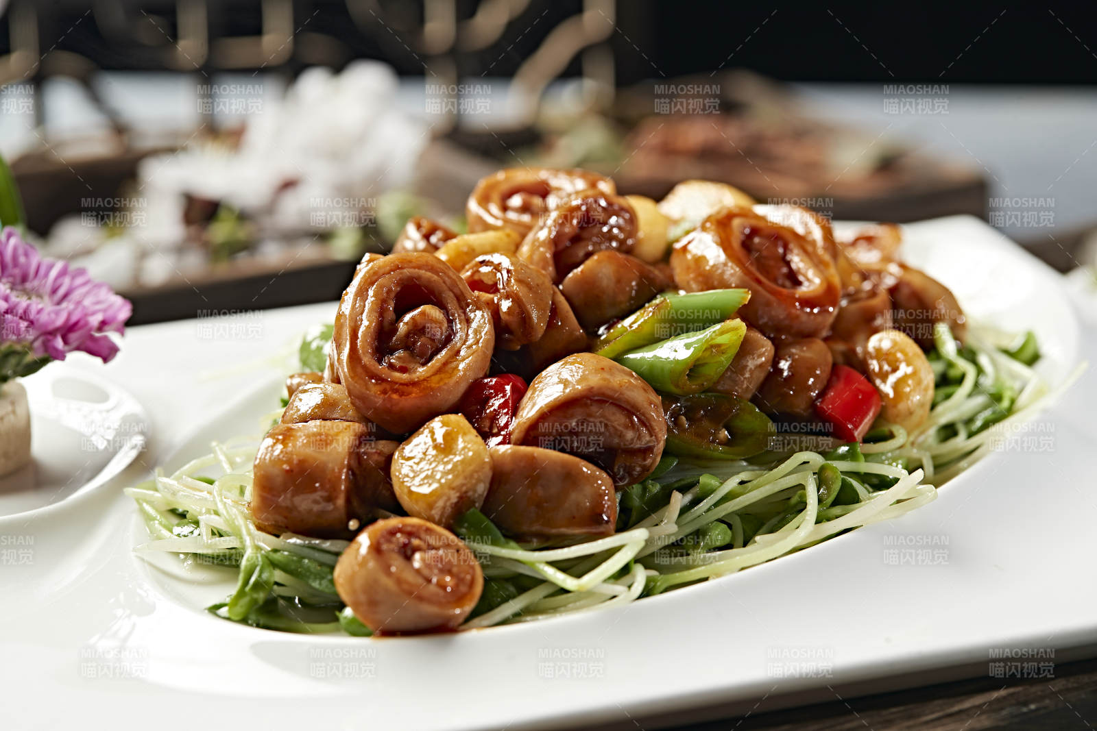 米椒蒜子溜肥肠图片