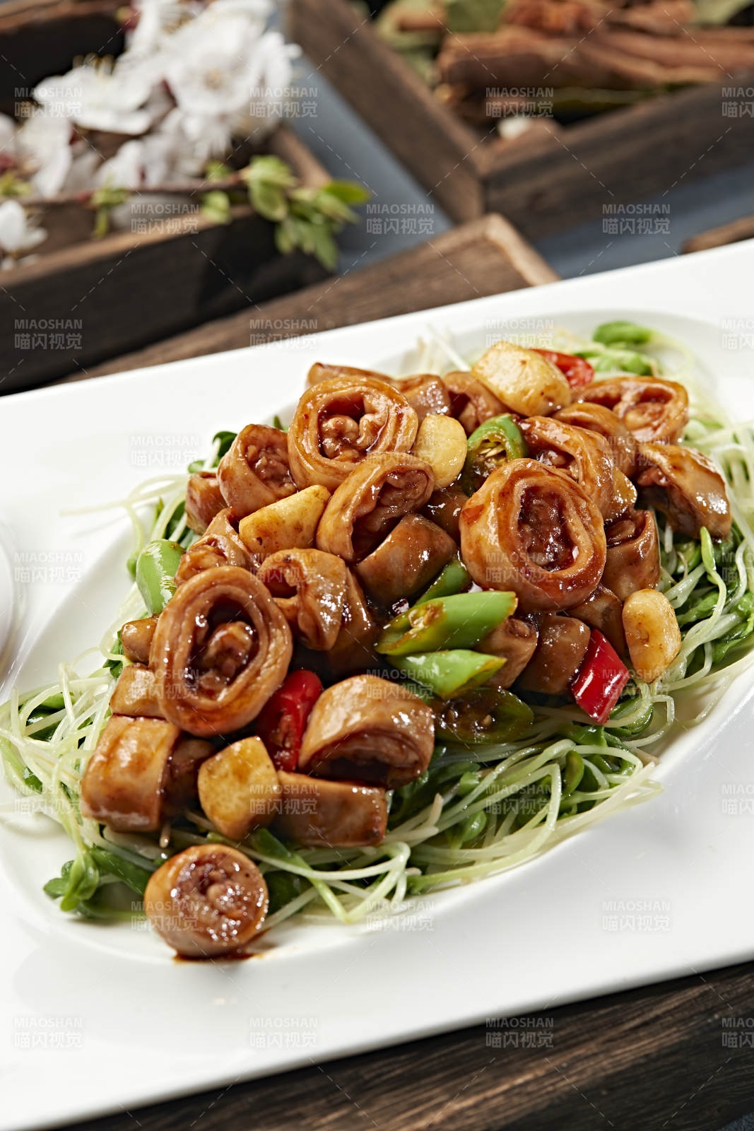 米椒蒜子溜肥肠图片