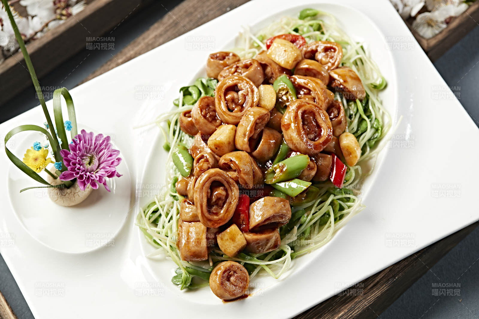 米椒蒜子溜肥肠图片