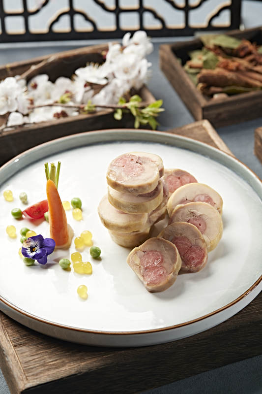 鸡腿肉广式腊肠卷切片图片